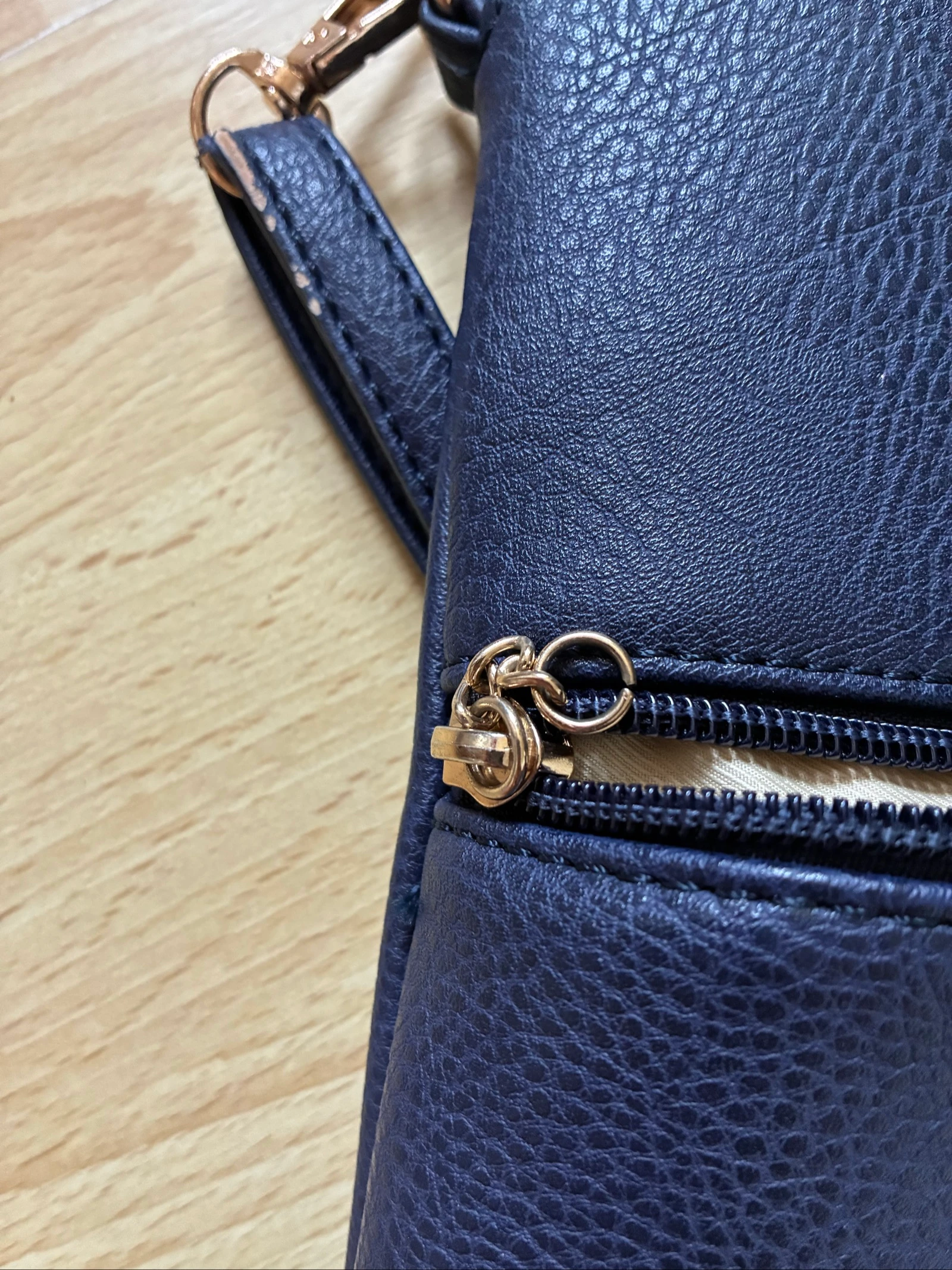 Bolsa de ombro dourada azul marinho couro sintético feminino – photo 7